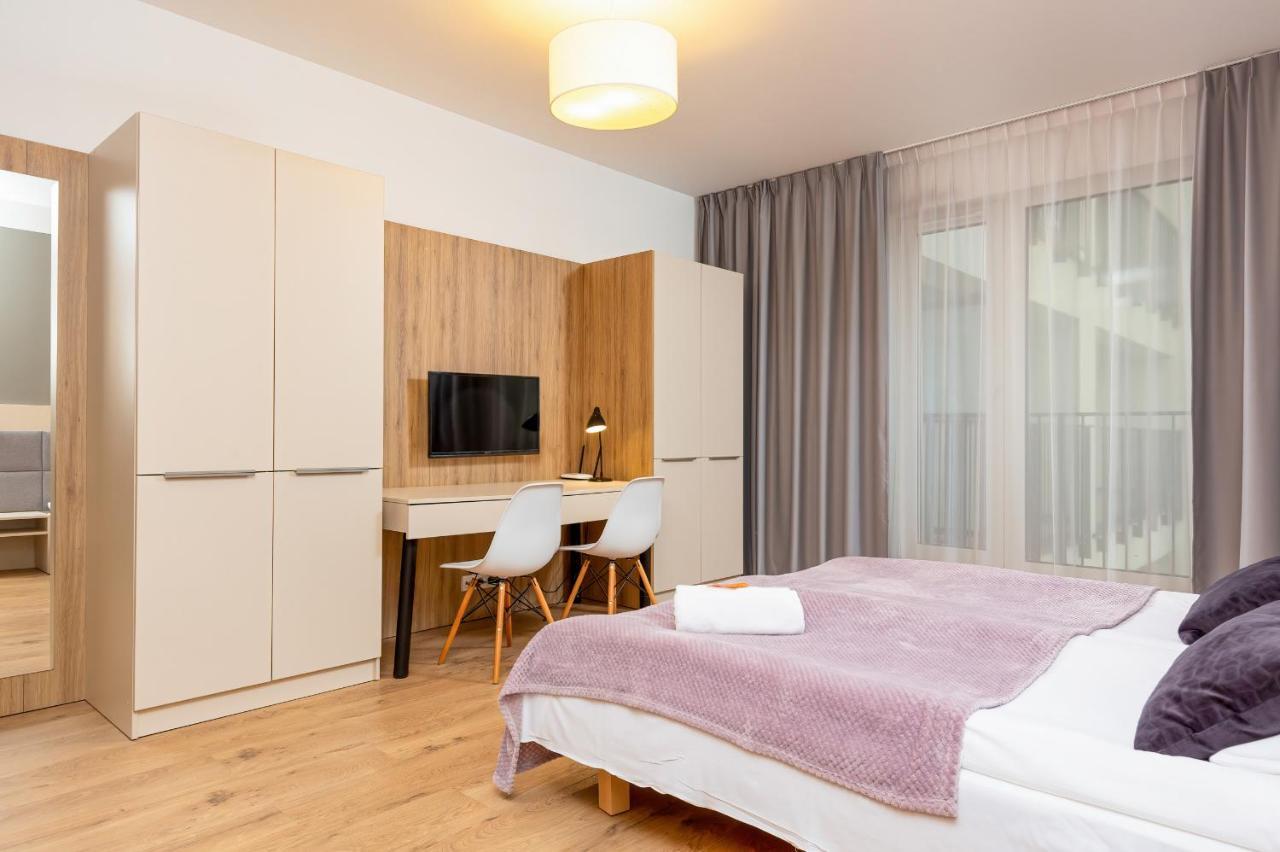 Wolska Residence Apartments With Parking By Noclegi Renters Варшава Экстерьер фото