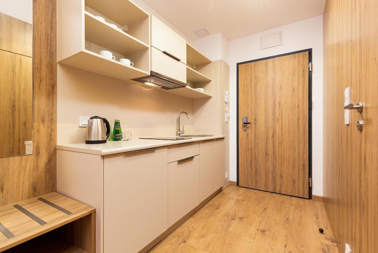 Wolska Residence Apartments With Parking By Noclegi Renters Варшава Экстерьер фото