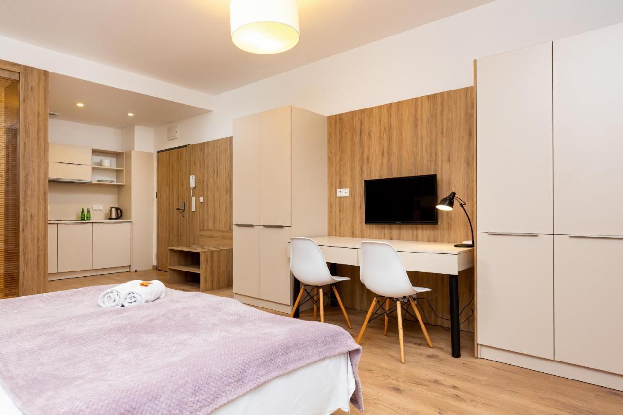 Wolska Residence Apartments With Parking By Noclegi Renters Варшава Экстерьер фото