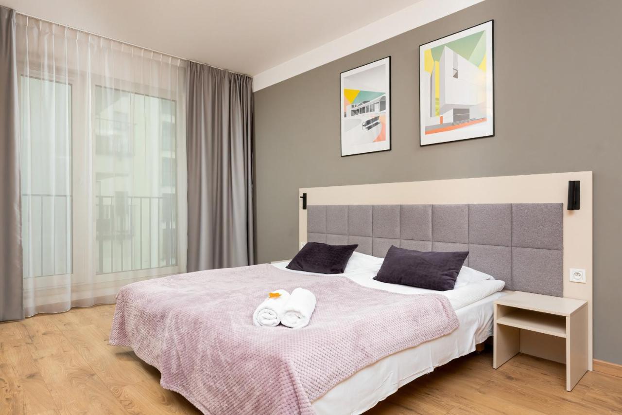 Wolska Residence Apartments With Parking By Noclegi Renters Варшава Экстерьер фото