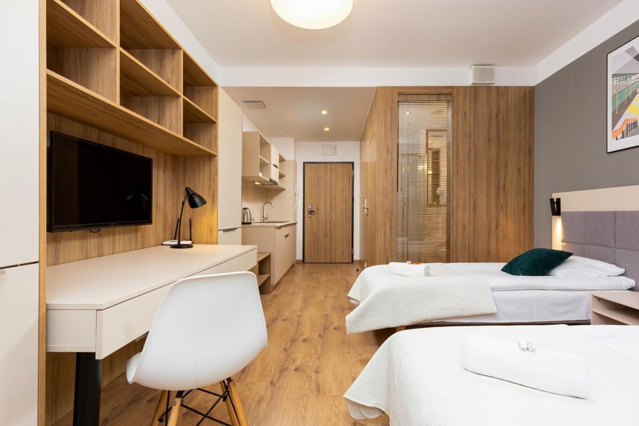 Wolska Residence Apartments With Parking By Noclegi Renters Варшава Экстерьер фото
