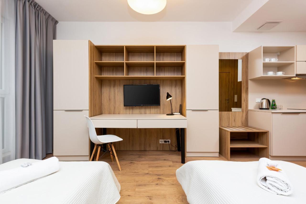 Wolska Residence Apartments With Parking By Noclegi Renters Варшава Экстерьер фото