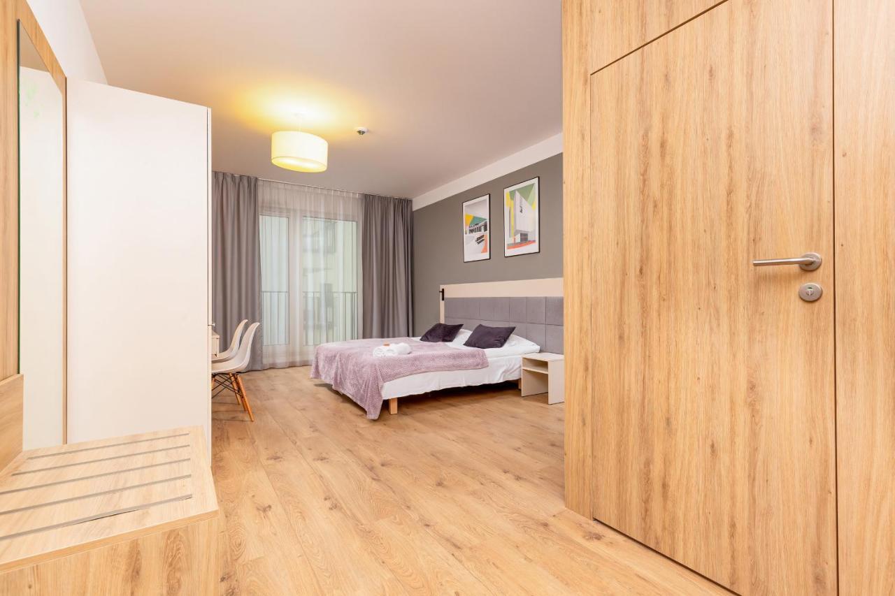 Wolska Residence Apartments With Parking By Noclegi Renters Варшава Экстерьер фото