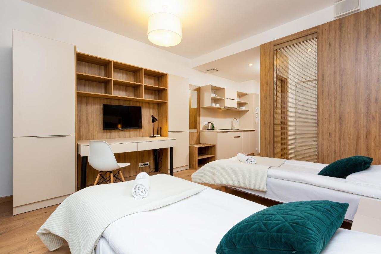 Wolska Residence Apartments With Parking By Noclegi Renters Варшава Экстерьер фото