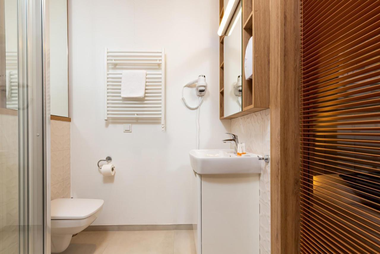 Wolska Residence Apartments With Parking By Noclegi Renters Варшава Экстерьер фото